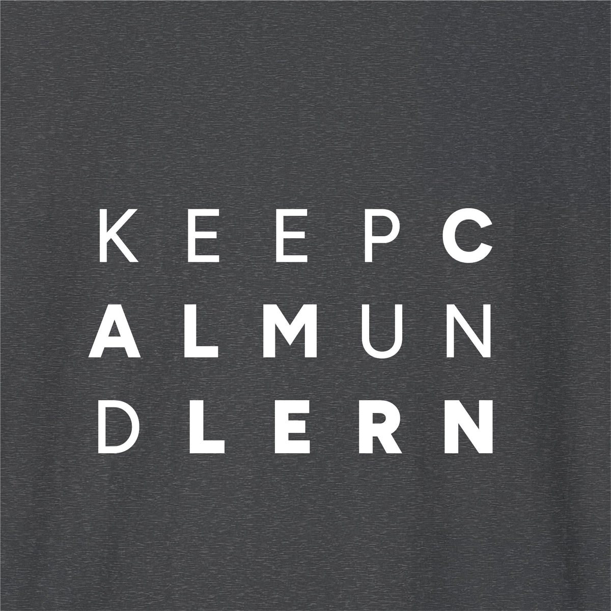 Close-up of Dark Heather German learner T-shirt featuring the “Keep Calm Und Lern” print
