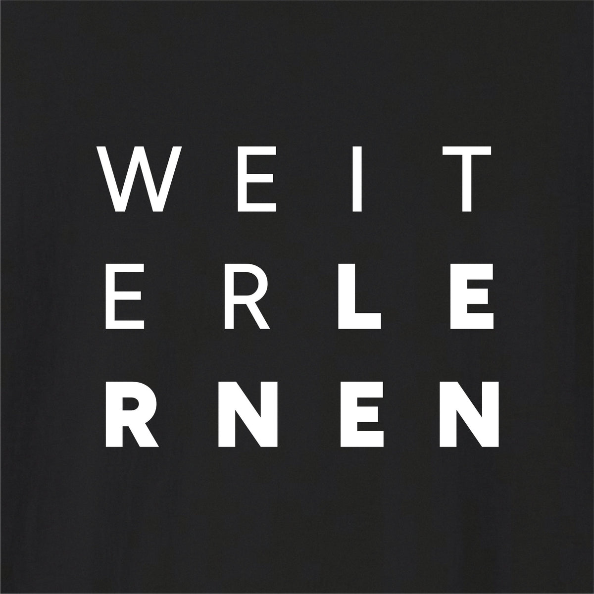 Close-up of Black German learner T-shirt featuring the “Weiter Lernen” print